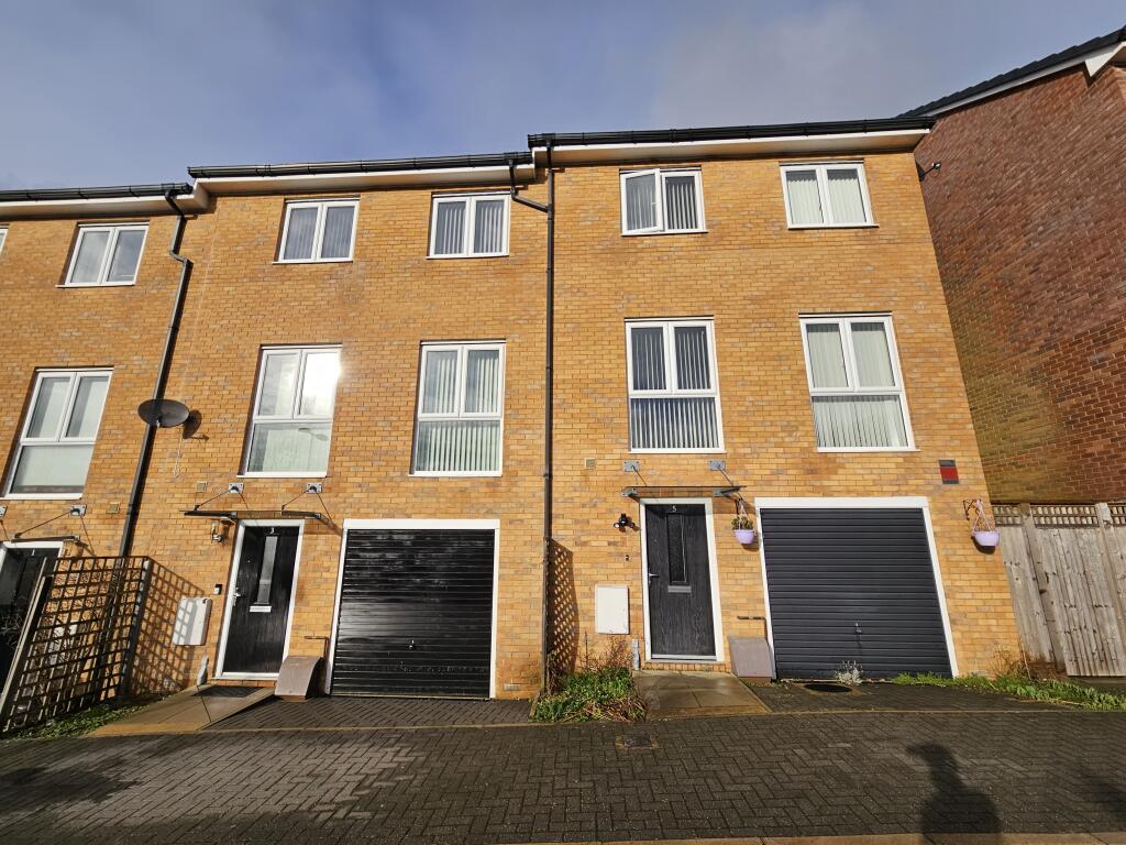 4 bed Mid Terraced House for rent in Chalton. From Connells - Luton