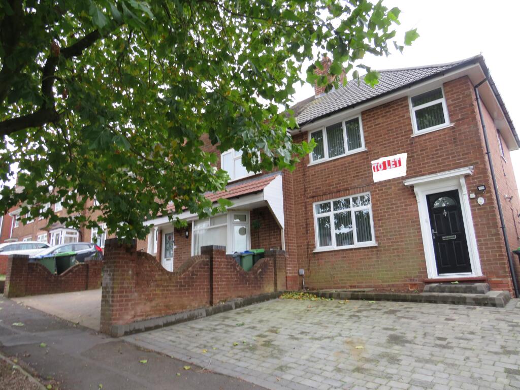 3 bed Detached for rent in Oldbury. From Connells Lettings - Oldbury