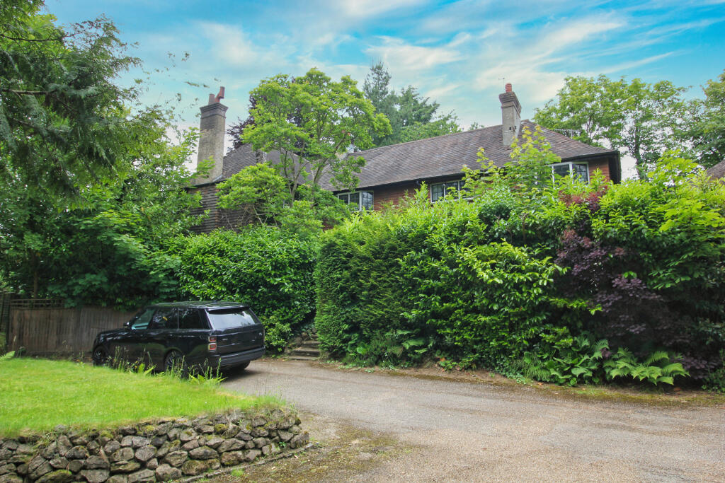 5 bed Detached for rent in Oxted. From Connells - Redhill 5 bed Detached for rent in Oxted. From Connells - Redhill