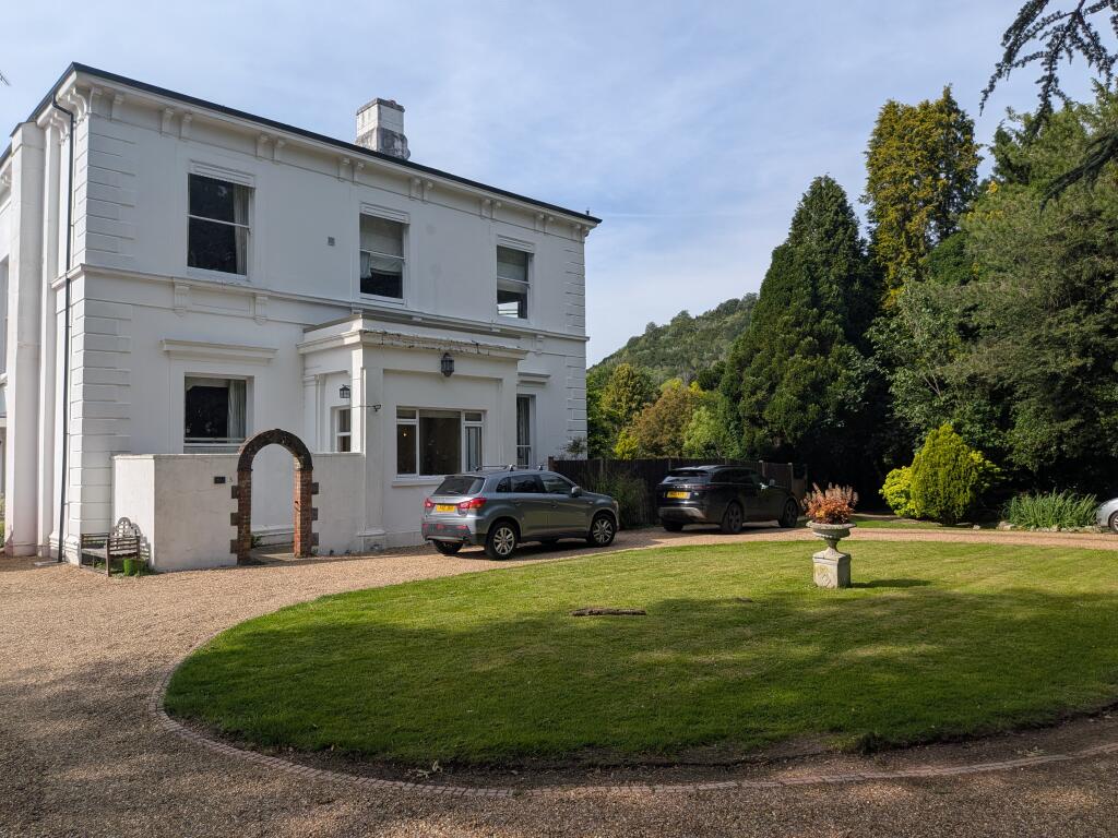 2 bed Apartment for rent in Dorking. From Connells - Redhill