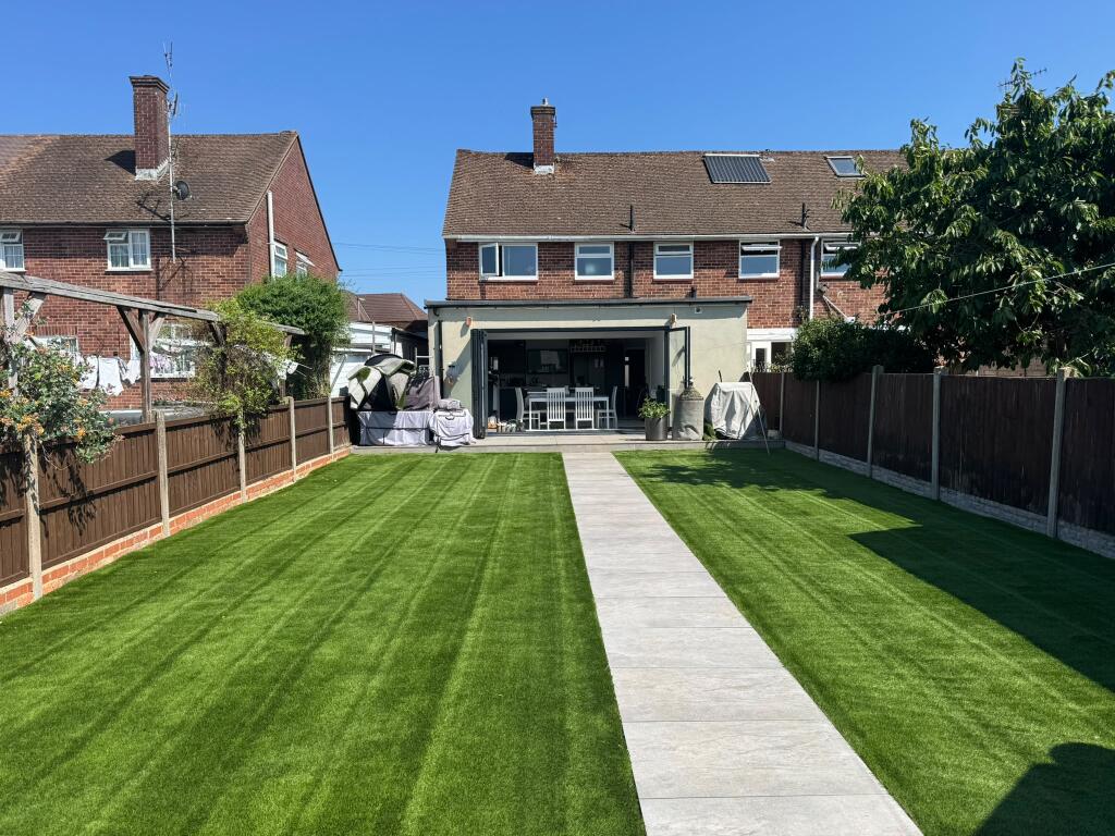3 bed Mid Terraced House for rent in South Merstham. From Connells - Redhill 3 bed Mid Terraced House for rent in South Merstham. From Connells - Redhill