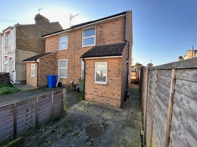 1 bed Detached for rent in Sittingbourne. From Connells Lettings - Sittingbourne
