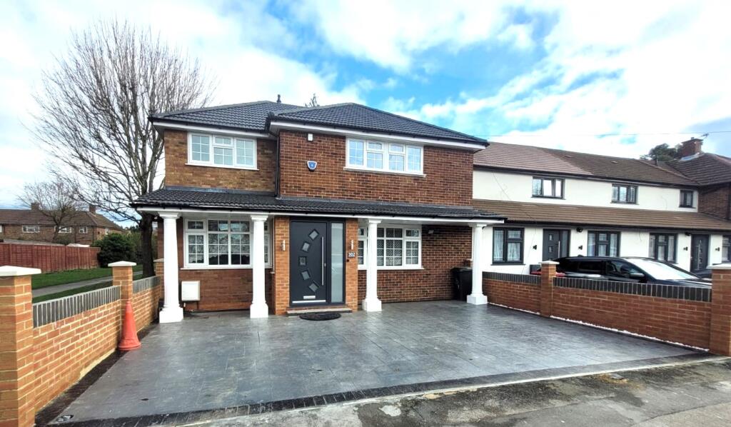 3 bed Detached for rent in Farnham Royal. From Connells - Slough 3 bed Detached for rent in Farnham Royal. From Connells - Slough