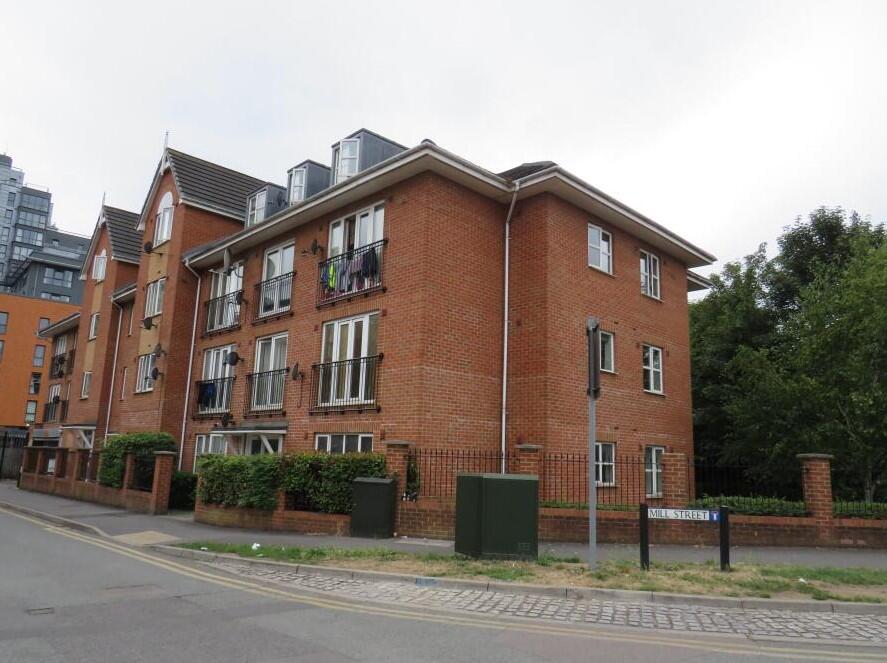 2 bed 1st Floor Flat for rent in Farnham Royal. From Connells - Slough
