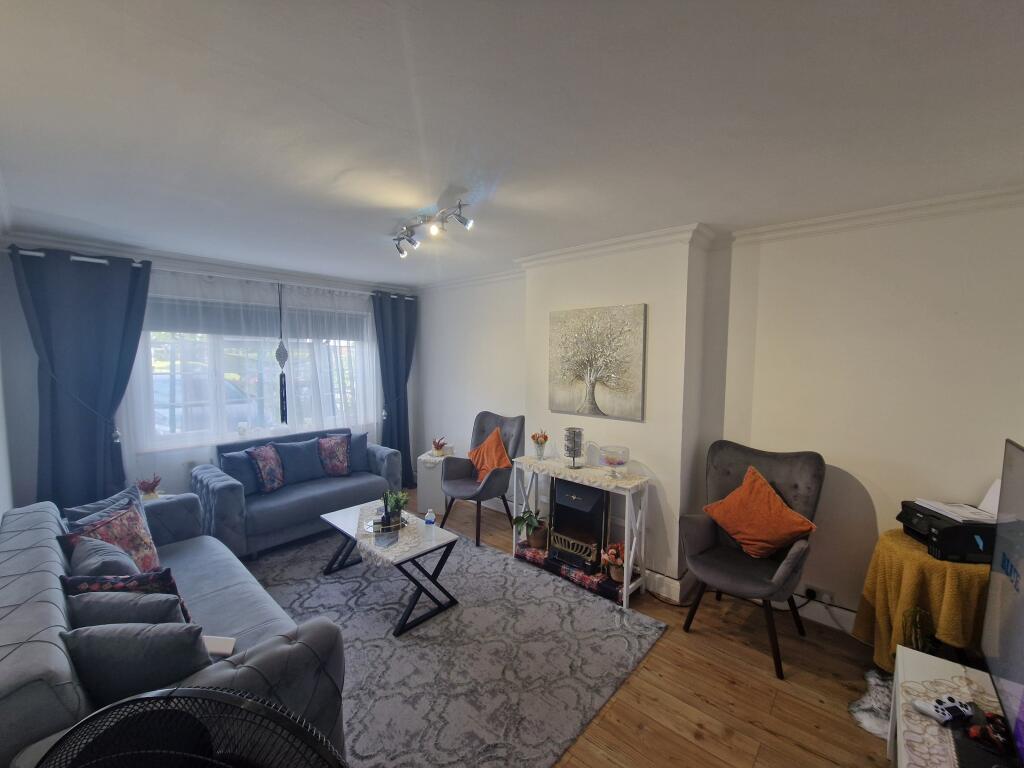 2 bed House (unspecified) for rent in Park Street. From Connells - St Albans