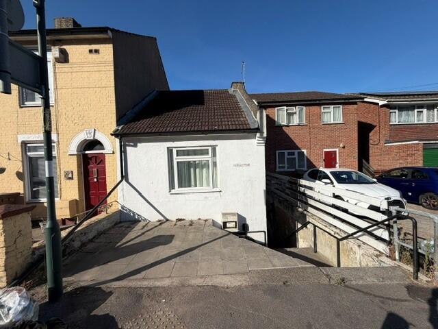 3 bed Detached for rent in Chatham. From Connells Lettings - Tunbridge Wells 3 bed Detached for rent in Chatham. From Connells Lettings - Tunbridge Wells