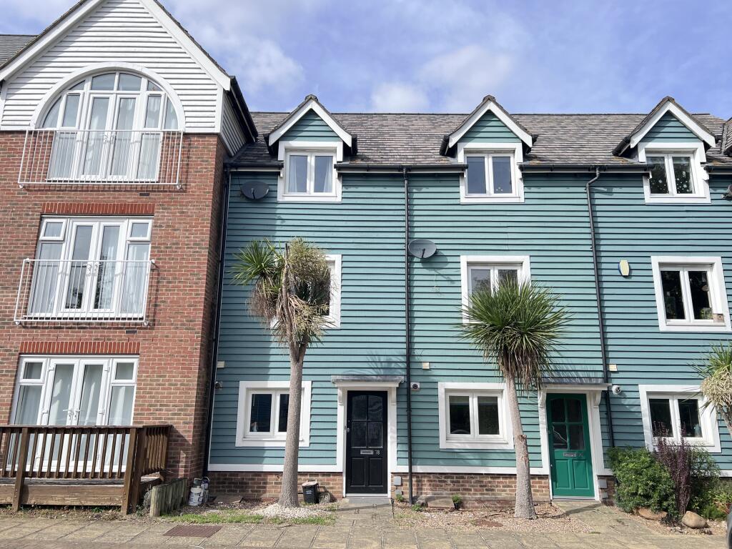 4 bed Town House for rent in Larkfield. From Connells - West Malling 4 bed Town House for rent in Larkfield. From Connells - West Malling