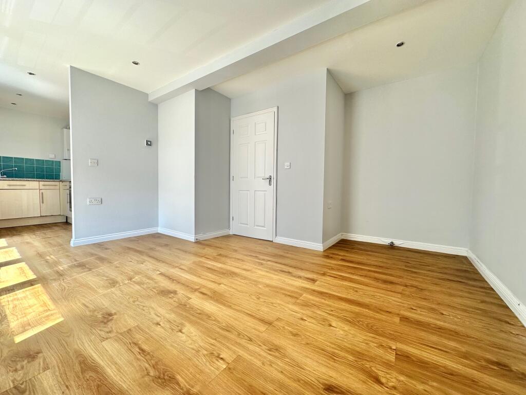 2 bed 1st Floor Flat for rent in Poole. From Connells - Winton