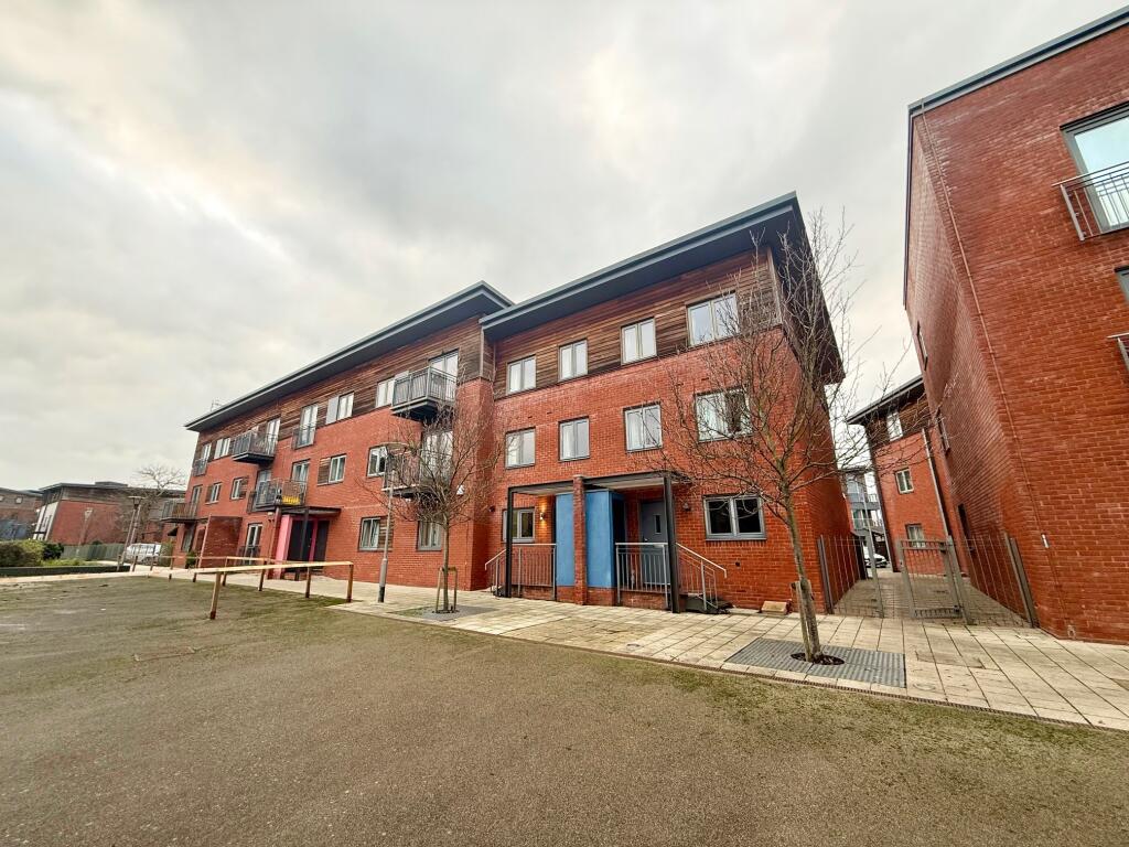 4 bed Town House for rent in . From Connells - Worcester
