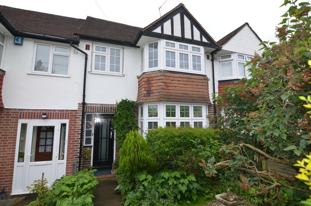 3 bed Mid Terraced House for rent in Eltham. From Drewery Property Services