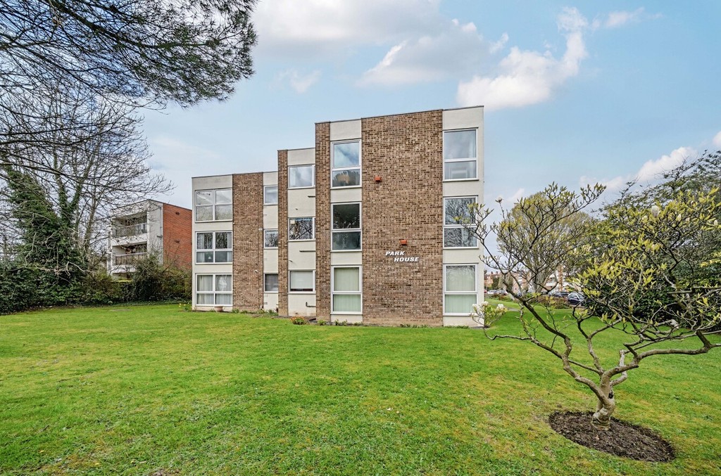 2 bed Flat/Apartment for rent in Ruxley. From Drewery Property Services - Sidcup