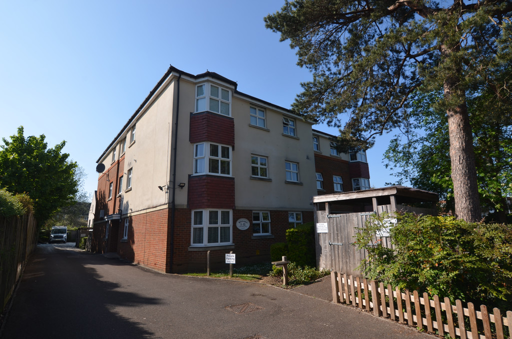 2 bed Flat/Apartment for rent in Ruxley. From Drewery Property Services - Sidcup
