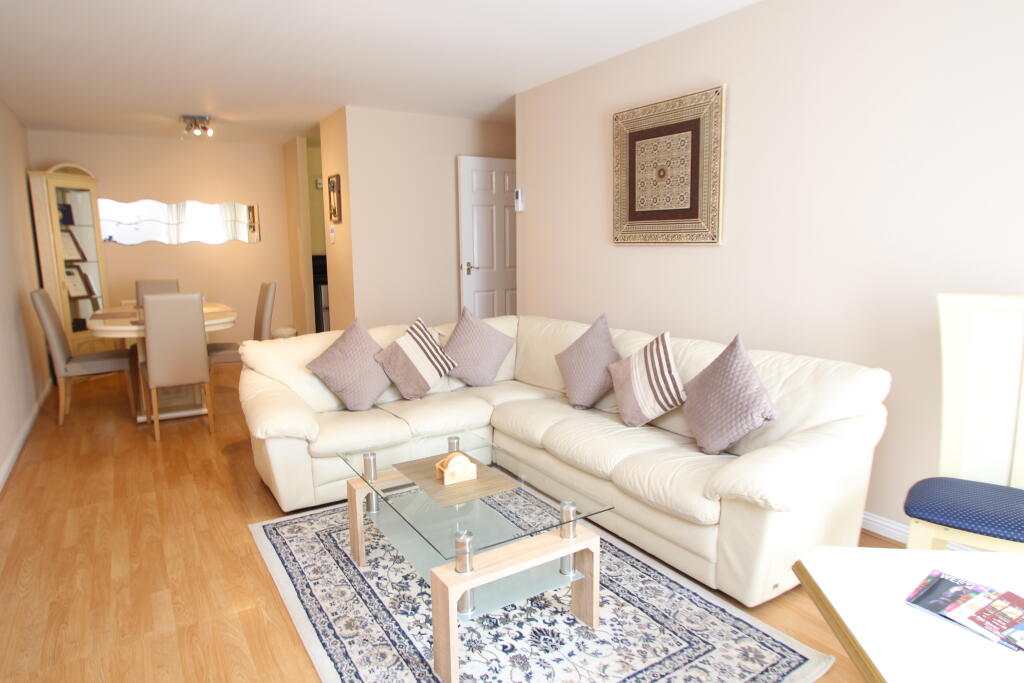 2 bed 1st Floor Flat for rent in Glasgow. From Countrywide - Glasgow City Living