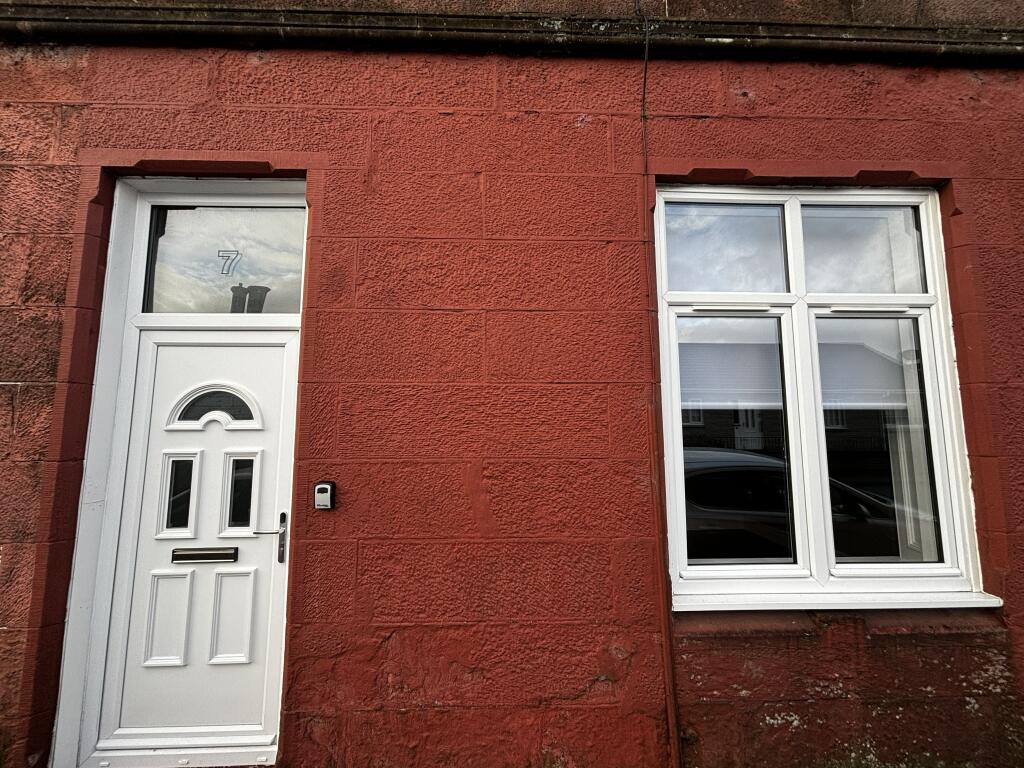 2 bed 1st Floor Flat for rent in Alexandria. From Countrywide - Hamilton