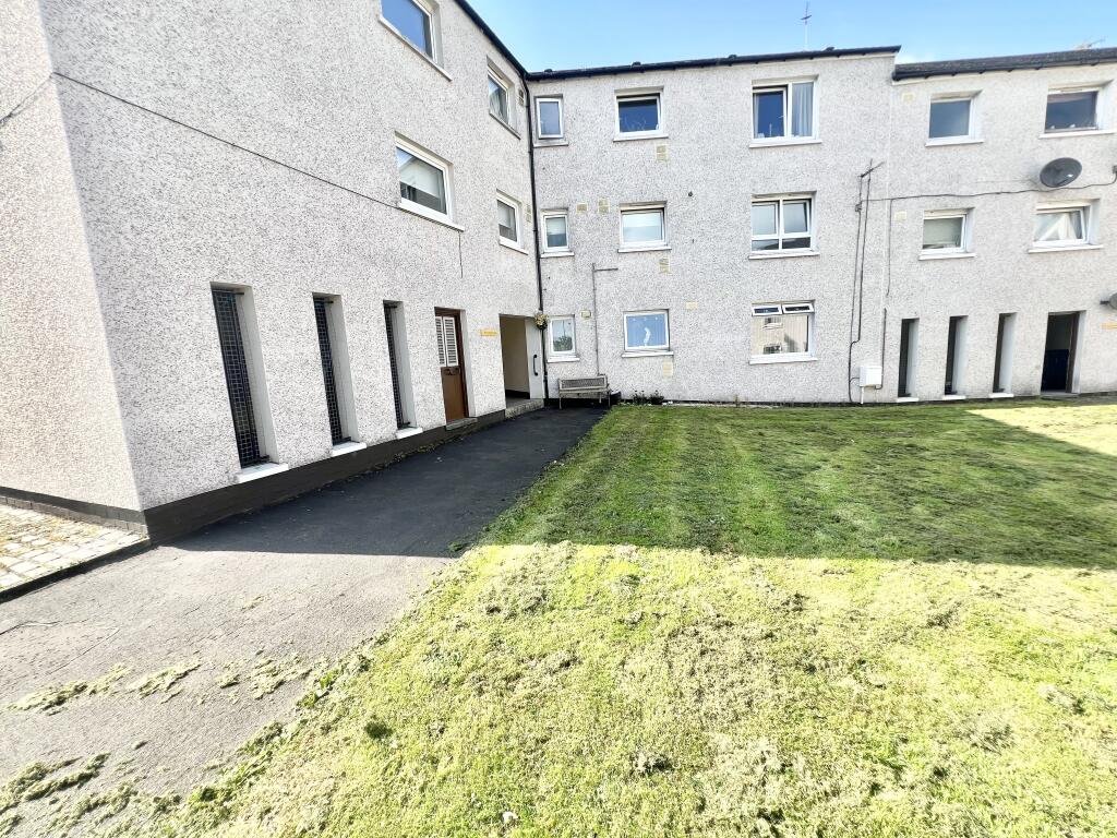 3 bed 1st Floor Flat for rent in Cumbernauld. From Countrywide - Hamilton