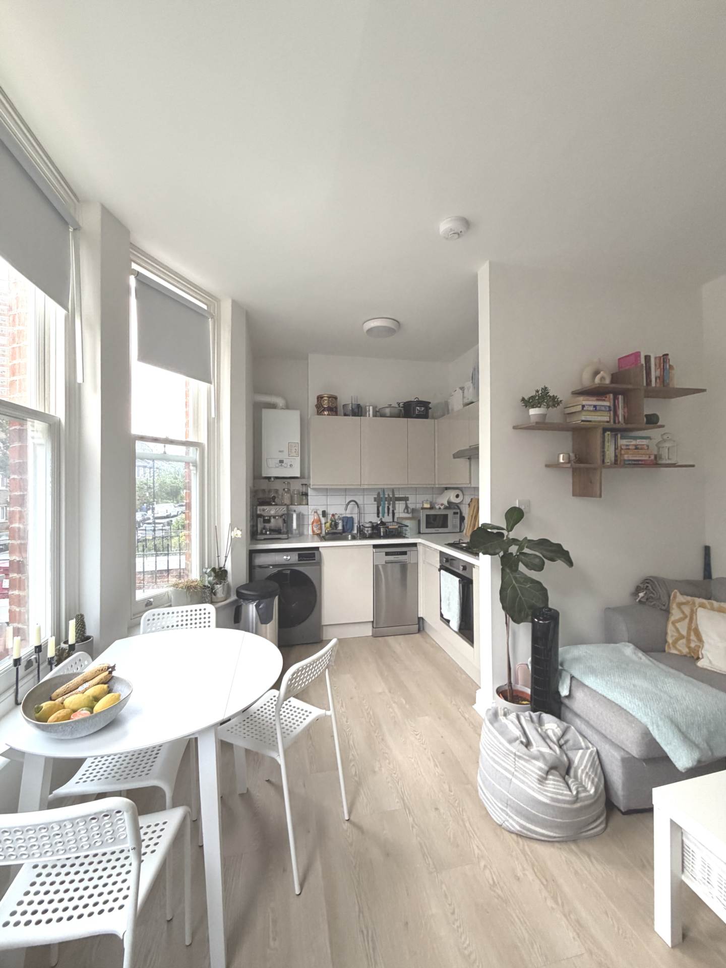 2 bed 1st Floor Flat for rent in Kensington. From EJ Harris