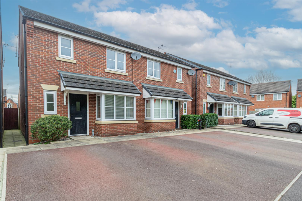 3 bed Semi Detached for rent in Warrington. From Cowdel Clarke - Stockton Heath 3 bed Semi Detached for rent in Warrington. From Cowdel Clarke - Stockton Heath