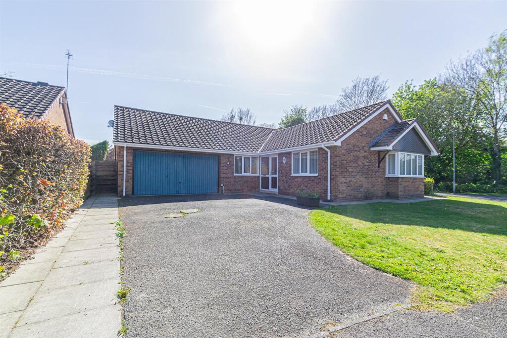 3 bed Detached bungalow for rent in Warrington. From Cowdel Clarke - Stockton Heath 3 bed Detached bungalow for rent in Warrington. From Cowdel Clarke - Stockton Heath