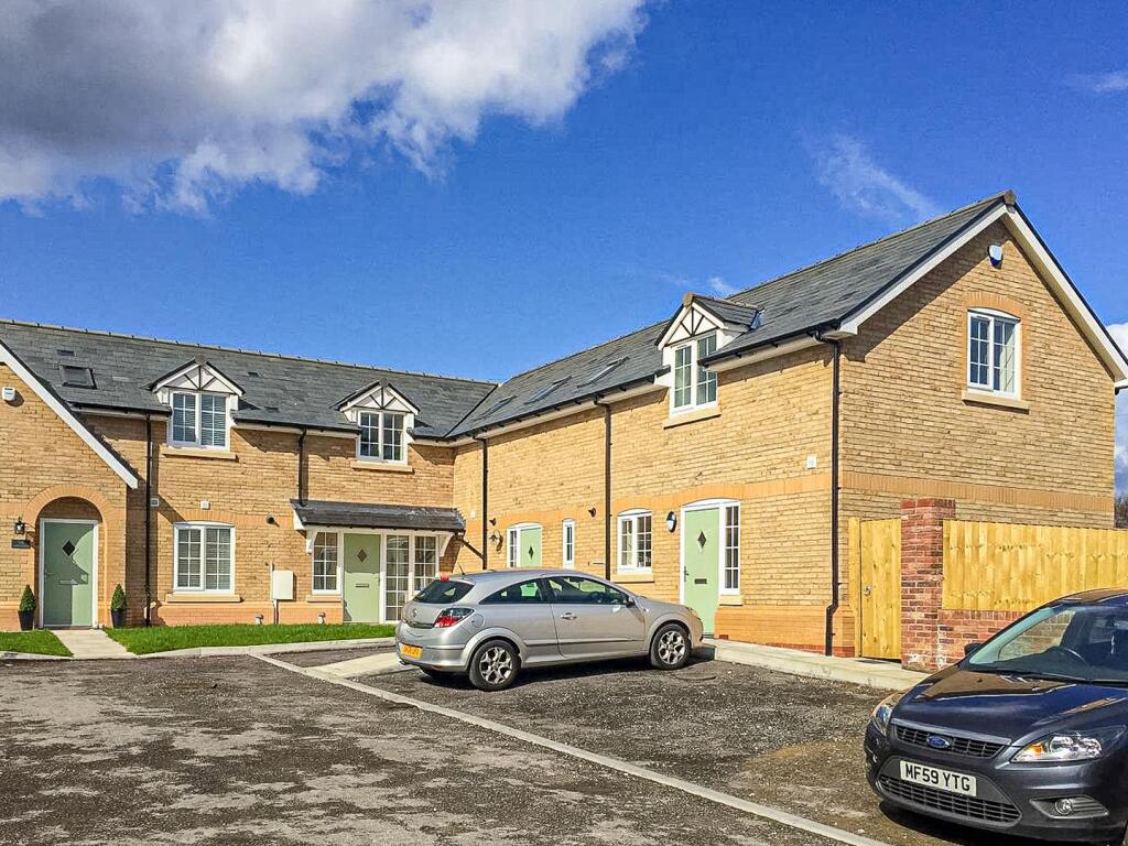2 bed Mews for rent in Warrington. From Cowdel Clarke - Stockton Heath 2 bed Mews for rent in Warrington. From Cowdel Clarke - Stockton Heath