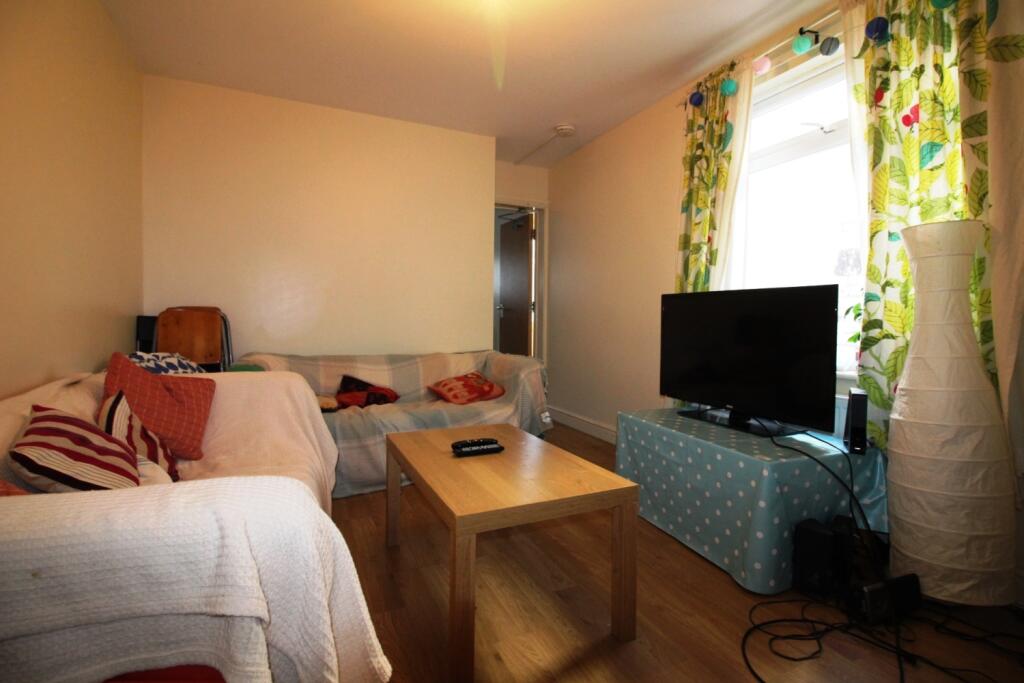 5 bed Mid Terraced House for rent in Cardiff. From CPS Homes - Cardiff 5 bed Mid Terraced House for rent in Cardiff. From CPS Homes - Cardiff