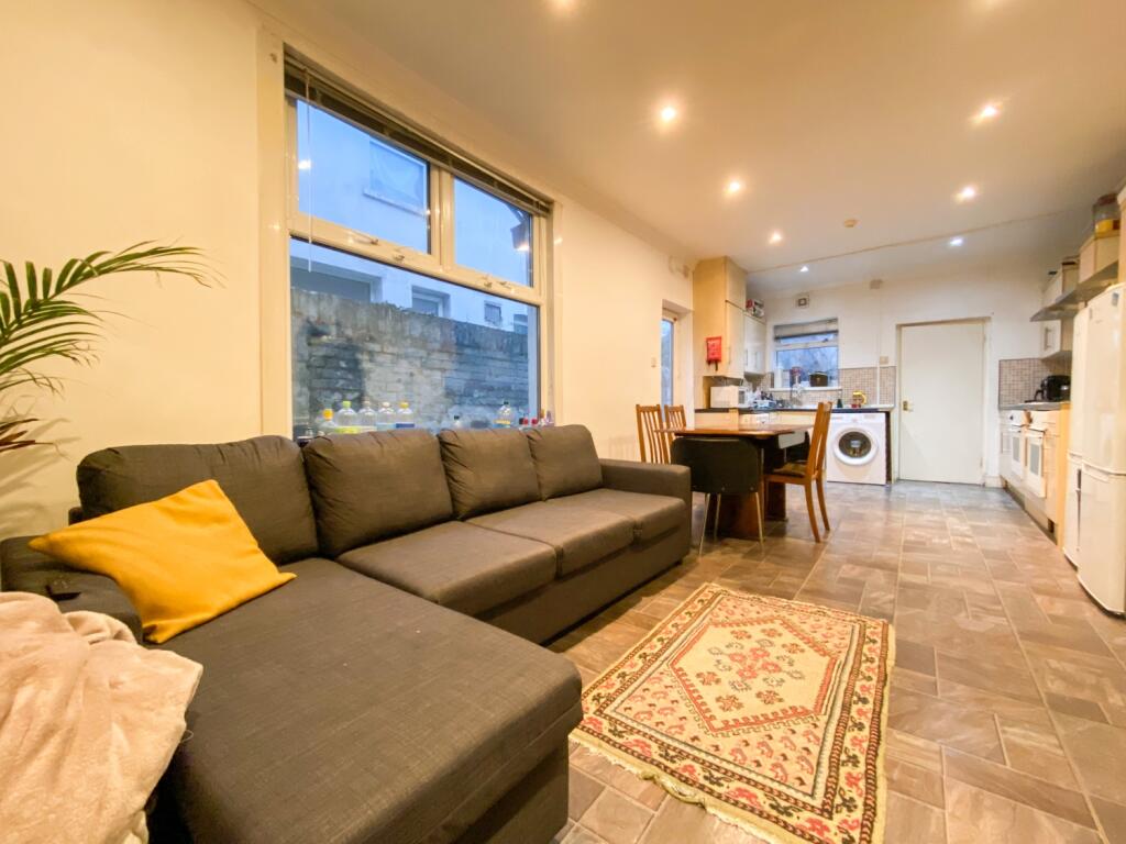 5 bed Mid Terraced House for rent in Cardiff. From CPS Homes - Cardiff