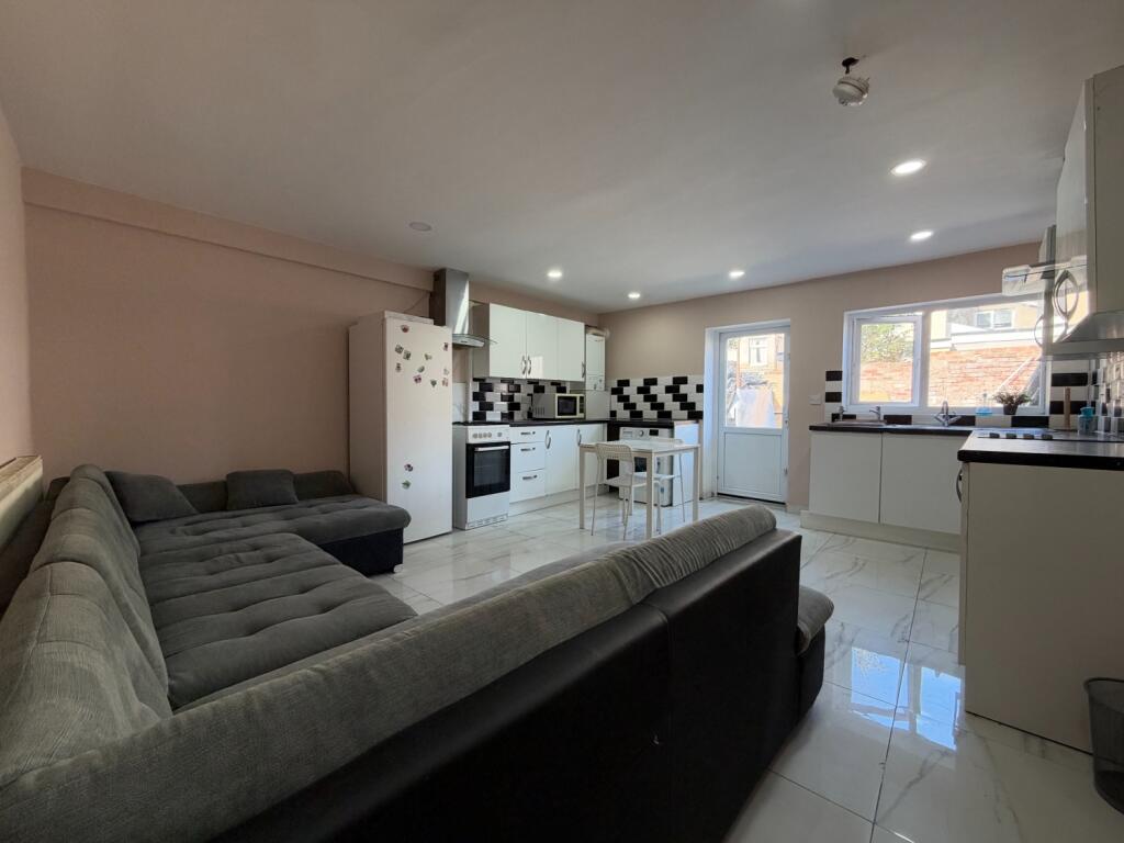 7 bed End of Terrace for rent in Cardiff. From CPS Homes - Cardiff 7 bed End of Terrace for rent in Cardiff. From CPS Homes - Cardiff