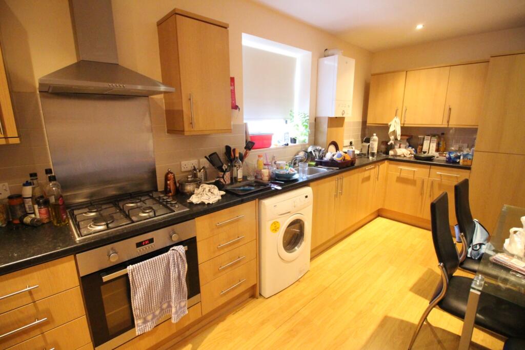6 bed Mid Terraced House for rent in Cardiff. From CPS Homes - Cardiff