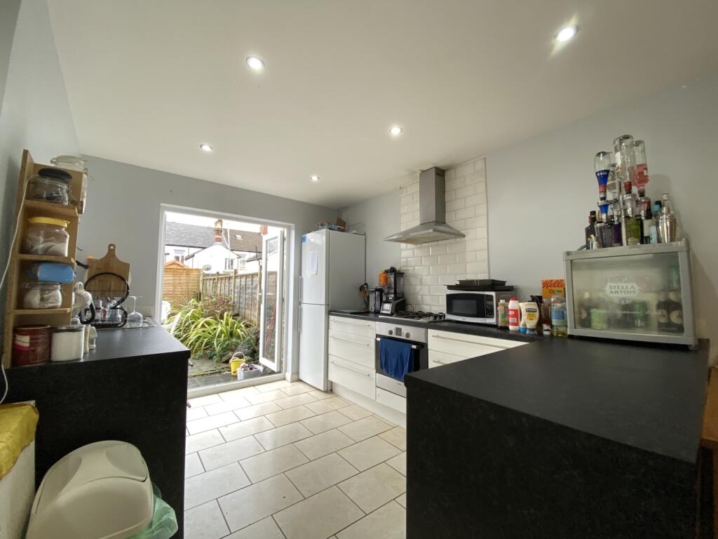 4 bed Mid Terraced House for rent in Cardiff. From CPS Homes - Cardiff