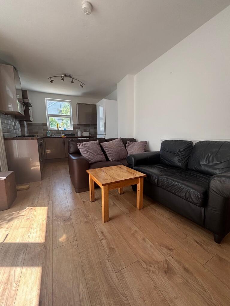 5 bed Mid Terraced House for rent in Cardiff. From CPS Homes - Cardiff 5 bed Mid Terraced House for rent in Cardiff. From CPS Homes - Cardiff