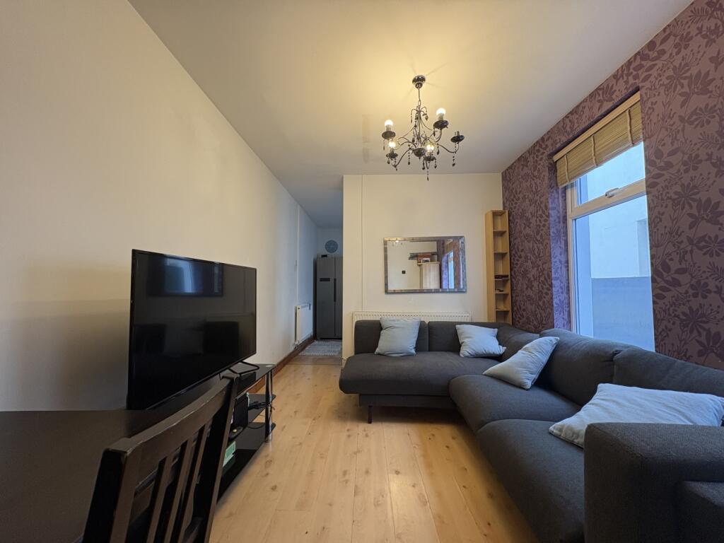 5 bed Mid Terraced House for rent in Cardiff. From CPS Homes - Cardiff