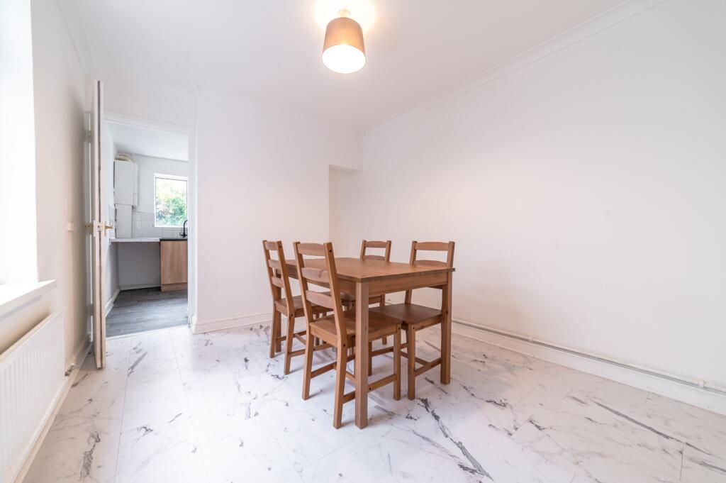 5 bed Mid Terraced House for rent in Cardiff. From CPS Homes - Cardiff