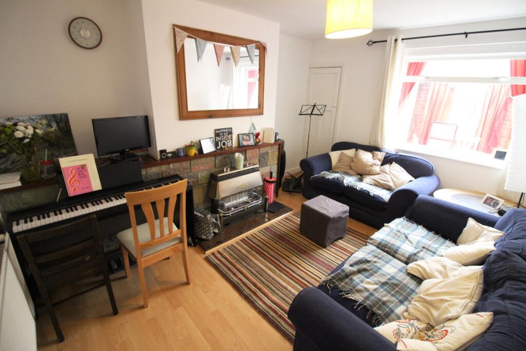 3 bed Mid Terraced House for rent in Cardiff. From CPS Homes - Cardiff