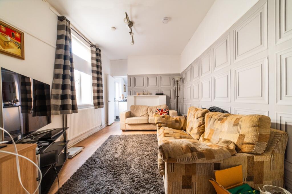 4 bed Mid Terraced House for rent in Cardiff. From CPS Homes - Cardiff