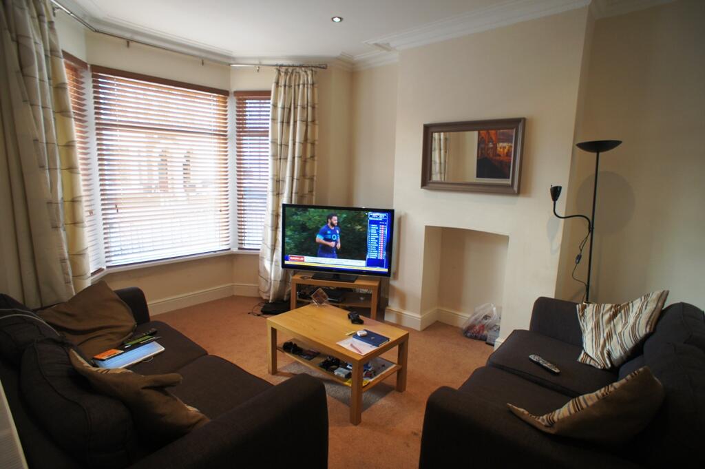 4 bed Mid Terraced House for rent in Cardiff. From CPS Homes - Cardiff