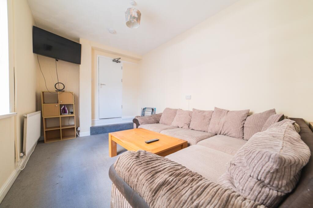 4 bed Mid Terraced House for rent in Cardiff. From CPS Homes - Cardiff