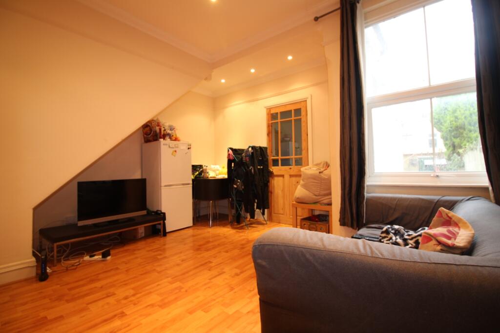 4 bed Mid Terraced House for rent in Cardiff. From CPS Homes - Cardiff