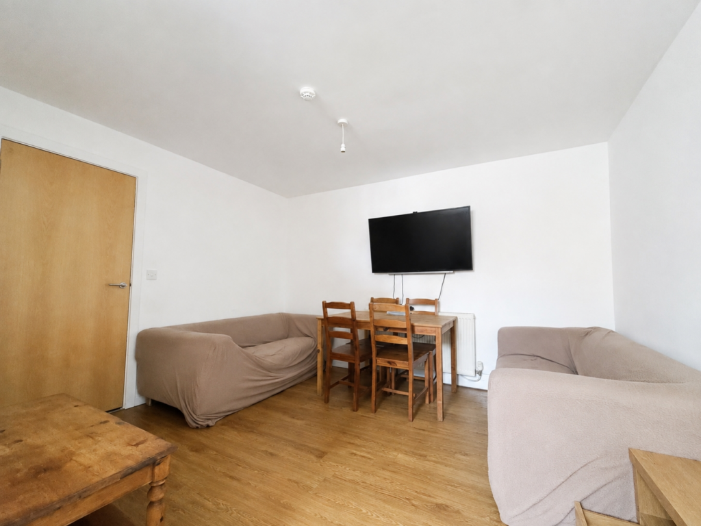 5 bed 1st Floor Flat for rent in Cardiff. From CPS Homes - Cardiff 5 bed 1st Floor Flat for rent in Cardiff. From CPS Homes - Cardiff