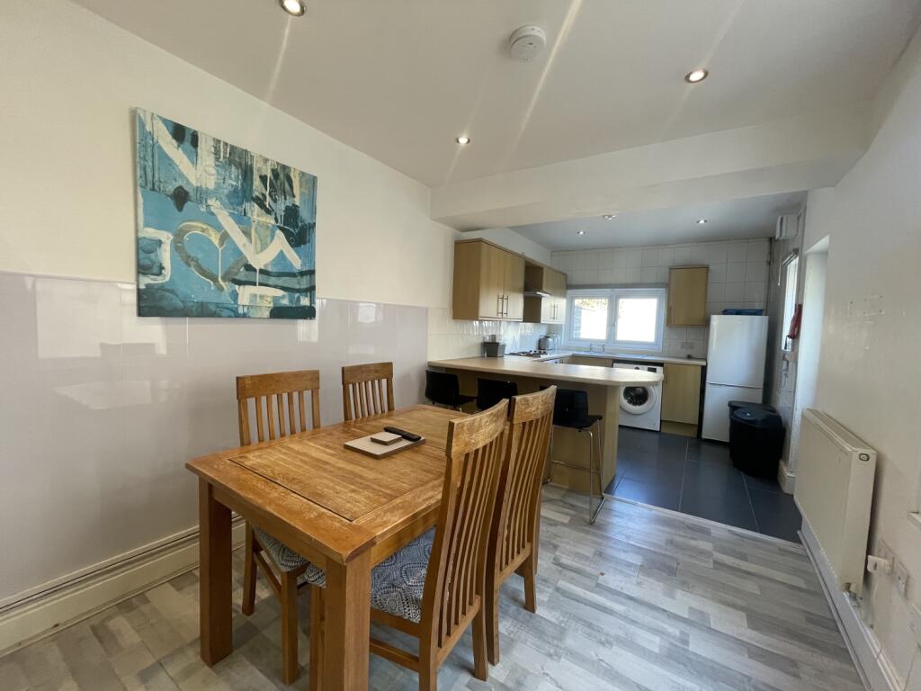 3 bed Mid Terraced House for rent in Cardiff. From CPS Homes - Cardiff