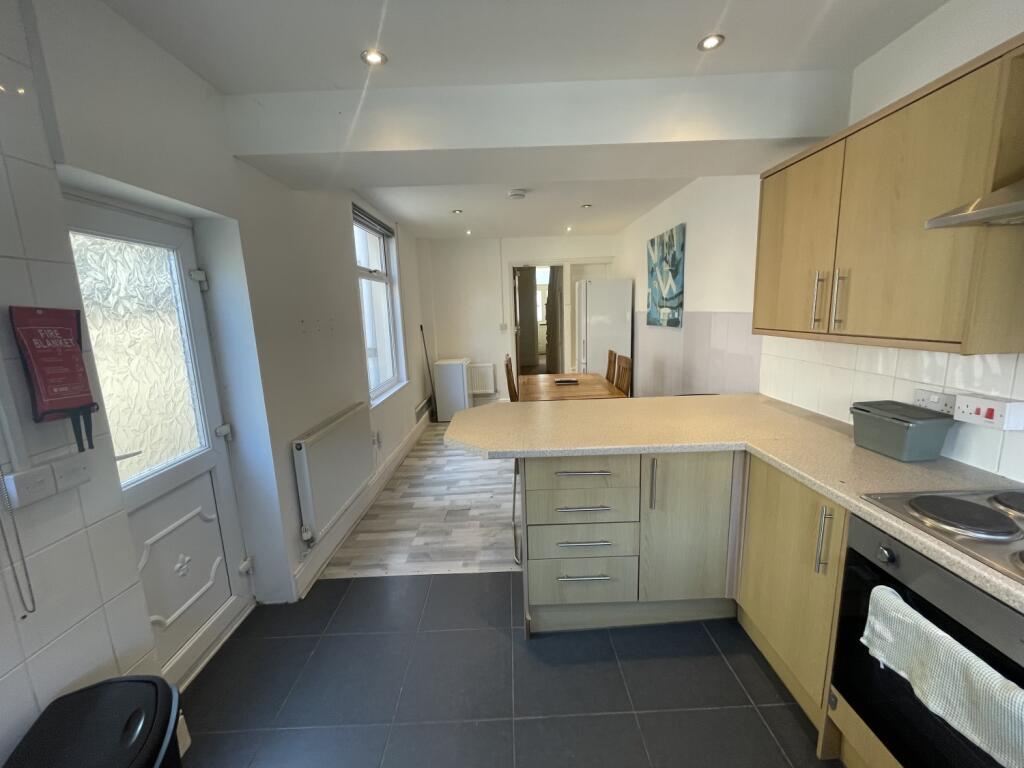 4 bed Mid Terraced House for rent in Cardiff. From CPS Homes - Cardiff