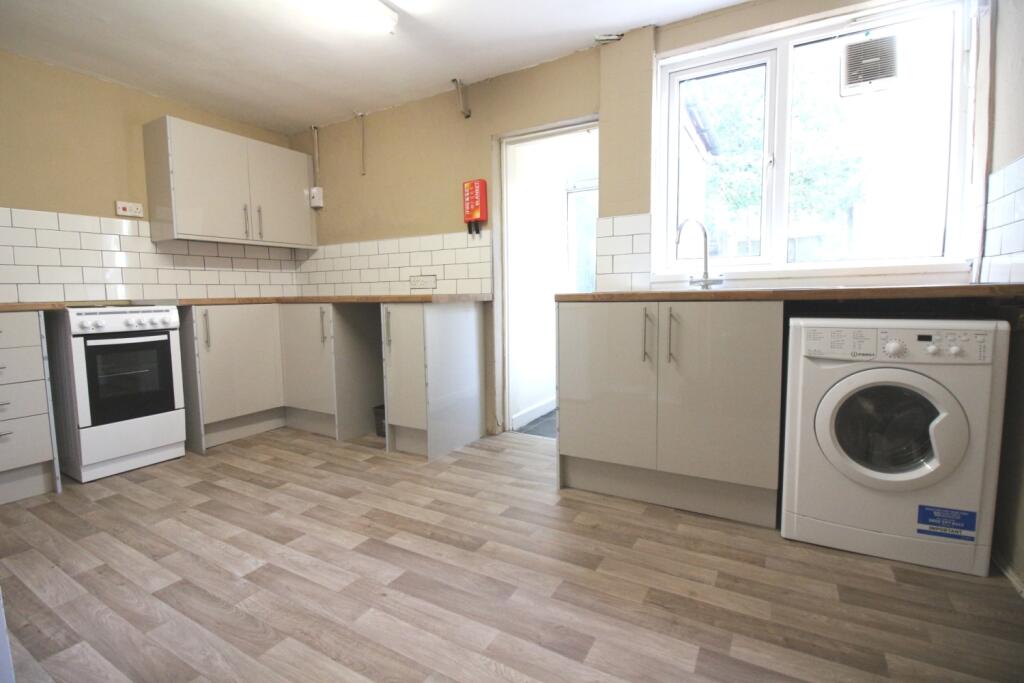3 bed Mid Terraced House for rent in Cardiff. From CPS Homes - Cardiff
