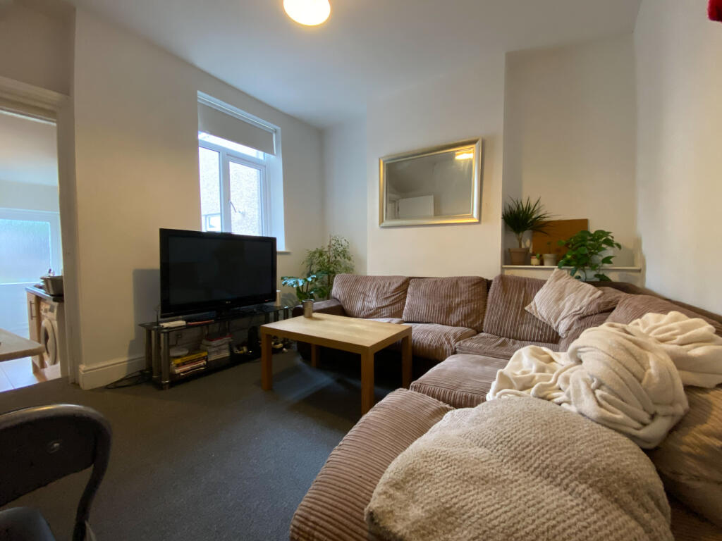 3 bed Mid Terraced House for rent in Cardiff. From CPS Homes - Cardiff