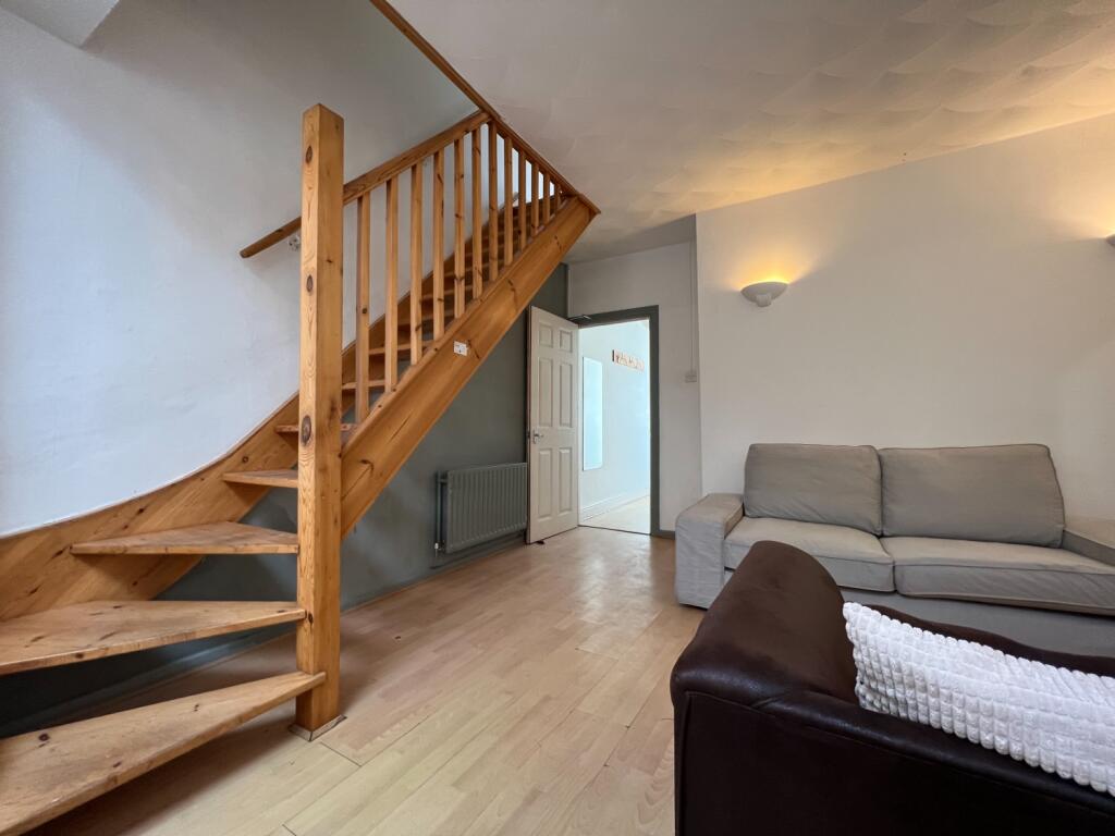 3 bed Mid Terraced House for rent in Cardiff. From CPS Homes - Cardiff
