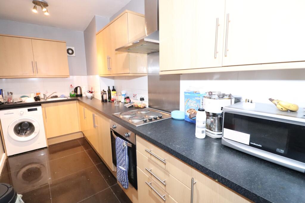 3 bed Mid Terraced House for rent in Cardiff. From CPS Homes - Cardiff