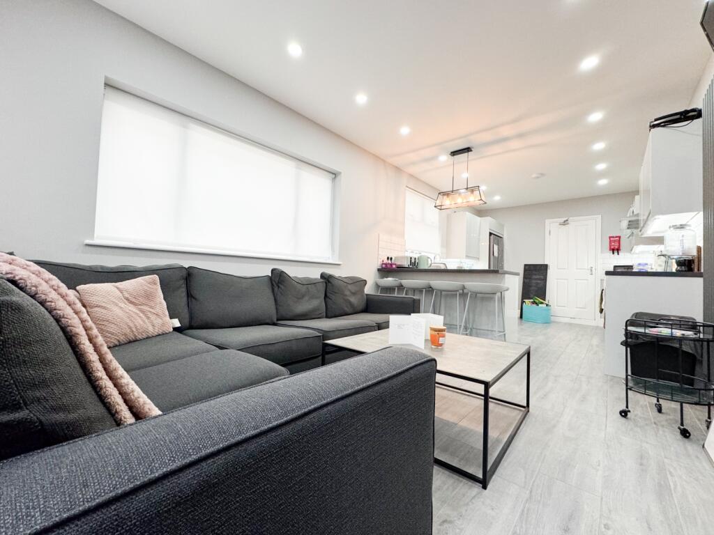 5 bed Mid Terraced House for rent in Cardiff. From CPS Homes - Cardiff 5 bed Mid Terraced House for rent in Cardiff. From CPS Homes - Cardiff