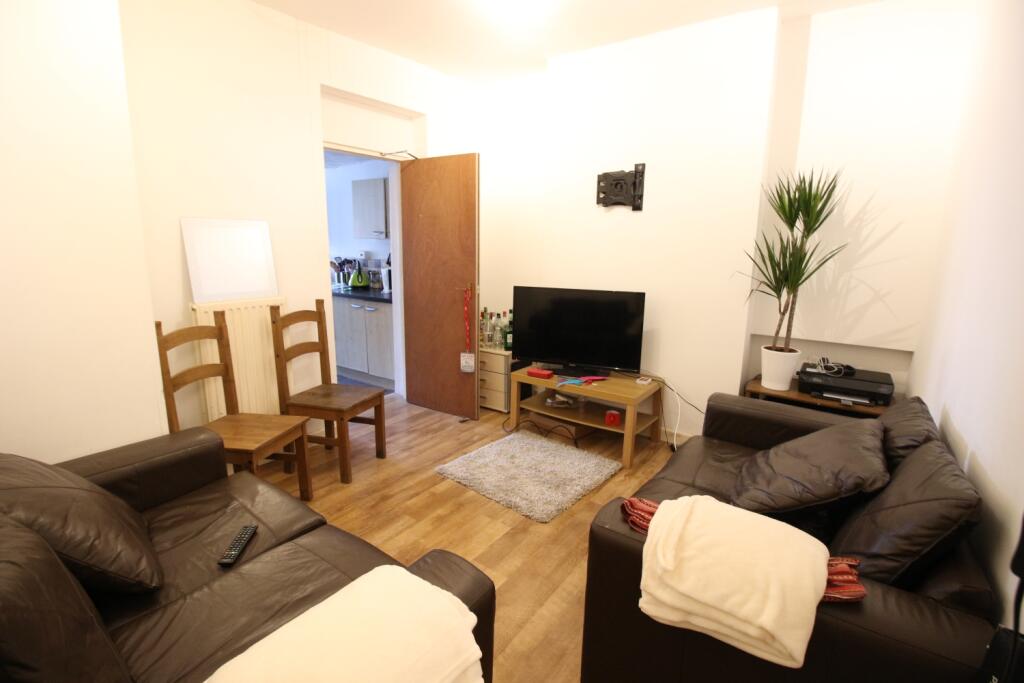 4 bed Mid Terraced House for rent in Cardiff. From CPS Homes - Cardiff