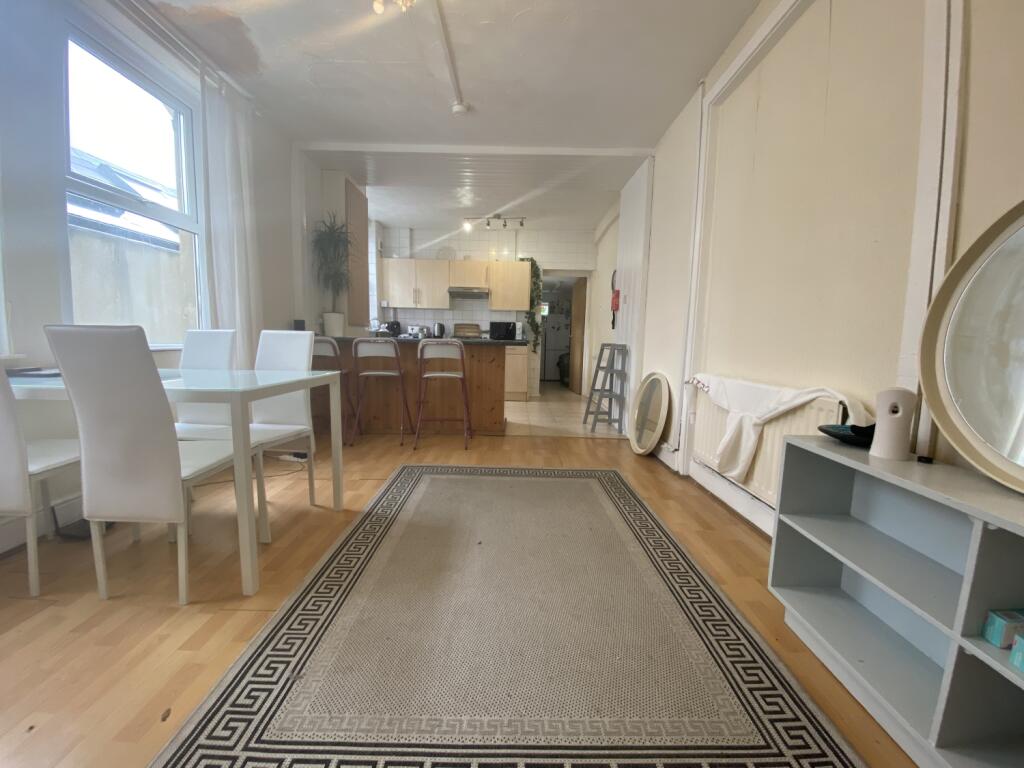 4 bed Mid Terraced House for rent in Cardiff. From CPS Homes - Cardiff 4 bed Mid Terraced House for rent in Cardiff. From CPS Homes - Cardiff