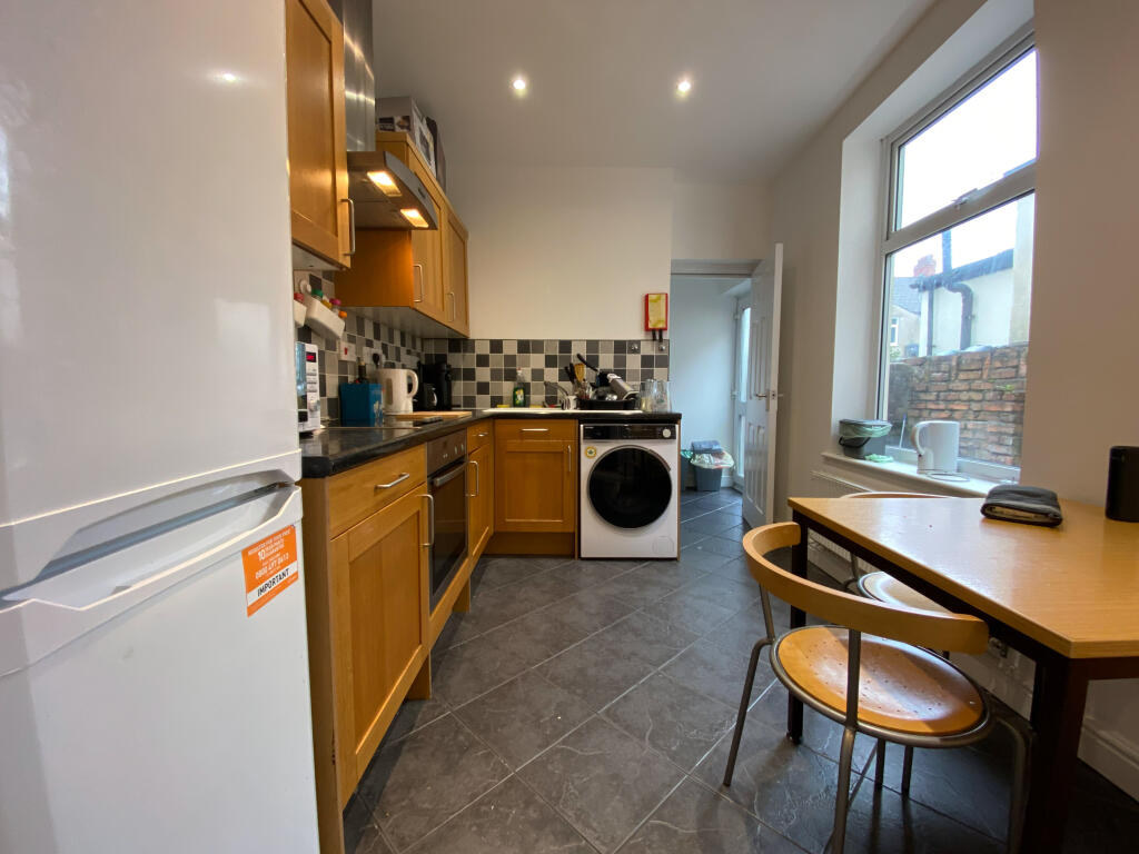 4 bed Mid Terraced House for rent in Cardiff. From CPS Homes - Cardiff
