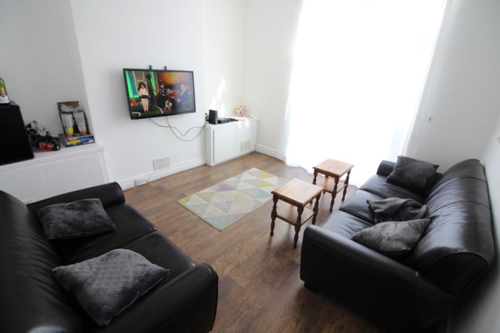 4 bed Mid Terraced House for rent in Cardiff. From CPS Homes - Cardiff