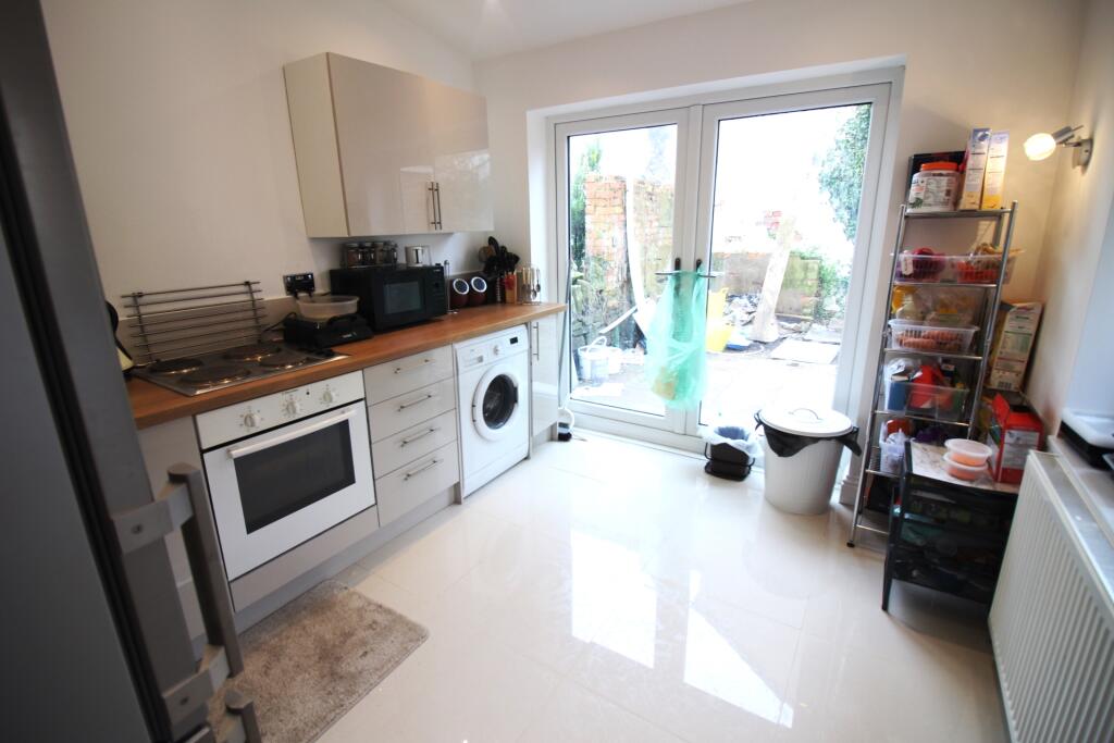 4 bed Mid Terraced House for rent in Cardiff. From CPS Homes - Cardiff 4 bed Mid Terraced House for rent in Cardiff. From CPS Homes - Cardiff