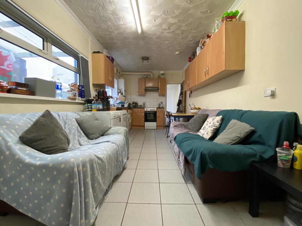 5 bed Mid Terraced House for rent in Cardiff. From CPS Homes - Cardiff 5 bed Mid Terraced House for rent in Cardiff. From CPS Homes - Cardiff